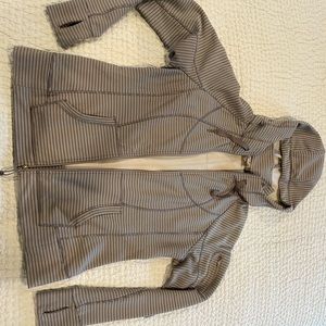 XL jacket in Excellent used condition. Key pocket, thumb holes, & hood.